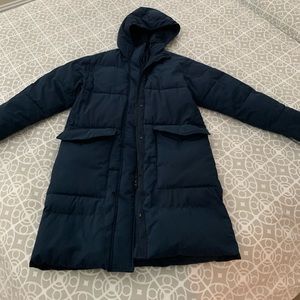 Everlane ReNew Long Puffer Coat in Navy